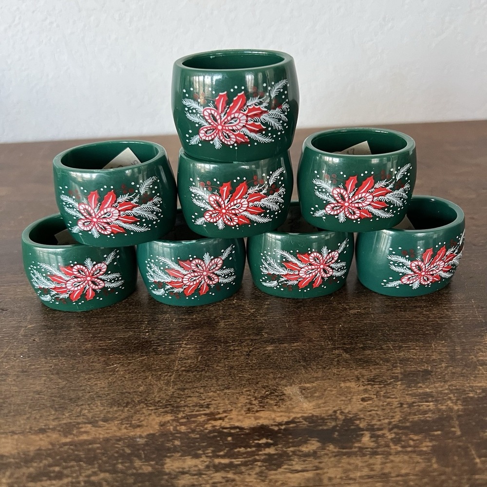 8 Vtg MCM Green Christmas HOLIDAY RETRO NAPKIN RINGS Reed‎ Hong Kong Plastic - Picture 2 of 3